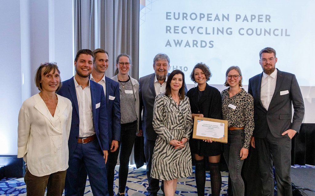 Photo_04_©CEPI_EnEWA__European-Paper-Recycling-Council-Award--“Innovative-Technologies-and-Research-&-Development”_resized