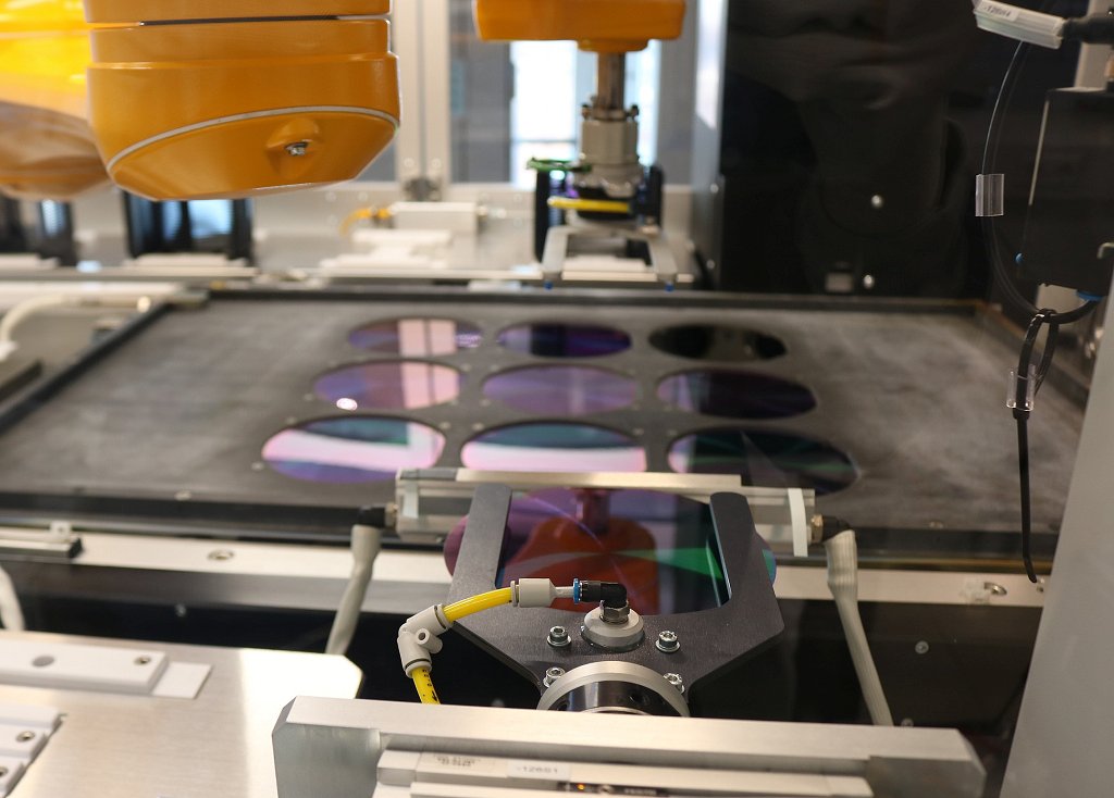 acp_PR_AzurSpace_Flippstation_V