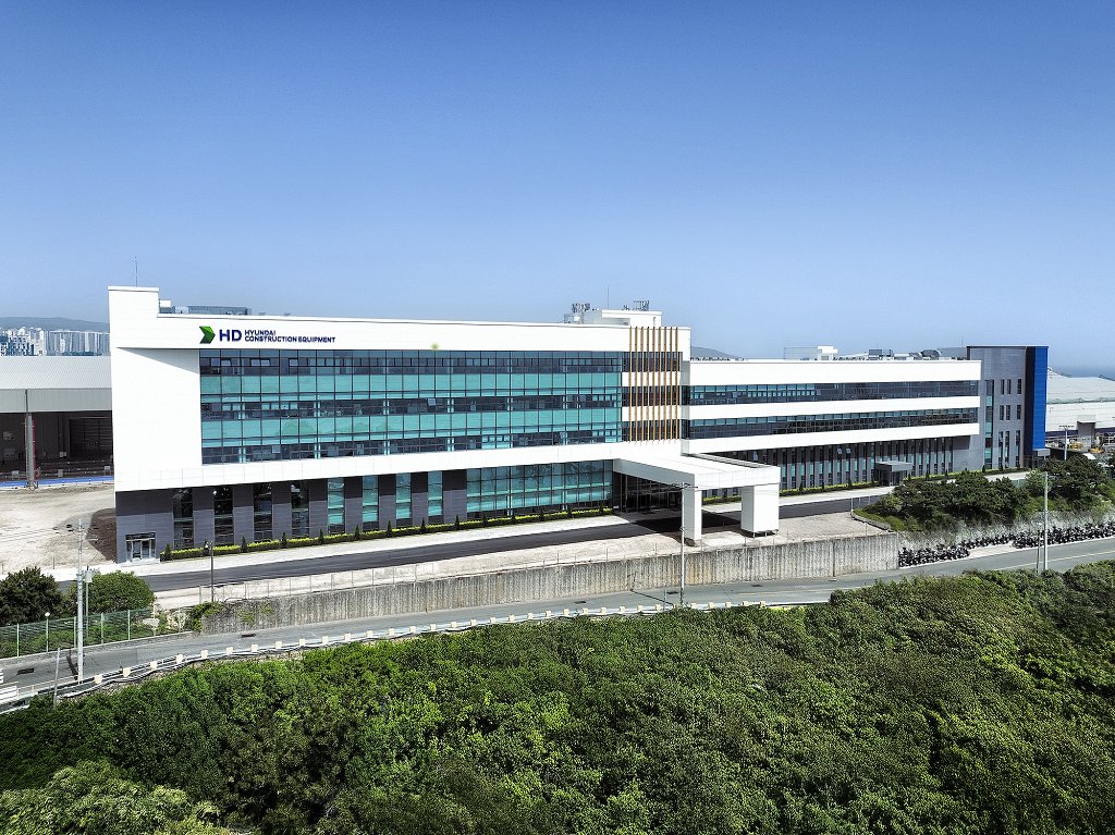 Ulsan_Smart_Factory_-_Hyundai_Construction_Equipment 1