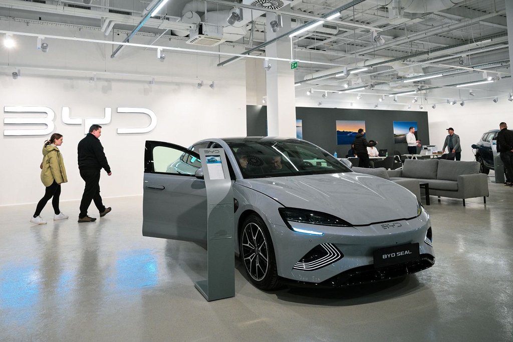 Kitajski avtomobilski gigant je s prvim prodajnim salonom v naši največji nakupovalni destinaciji uradno vstopil na slovenski trg. Foto Robert Krumpak